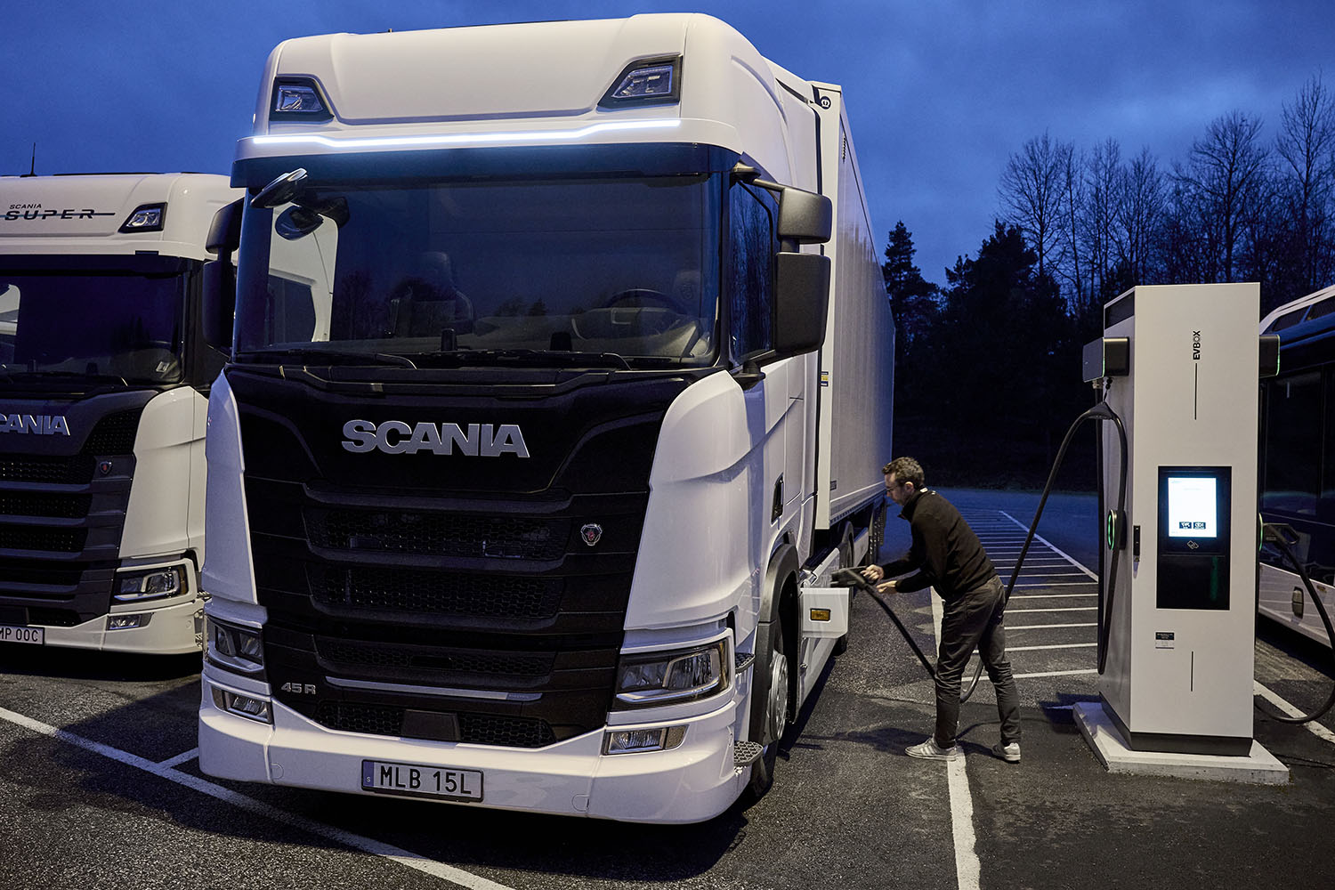 Operational Consequences of Electric HGV Adoption: Beyond Infrastructure Availability 5 Operational Consequences of Electric HGV Adoption: Beyond Infrastructure Availability
