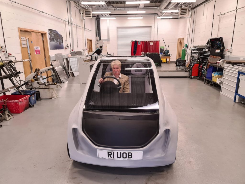 Decarbonising Transport: Why the Transition Begins at the Extremes 3 Decarbonising transport with lightweight urban EVs