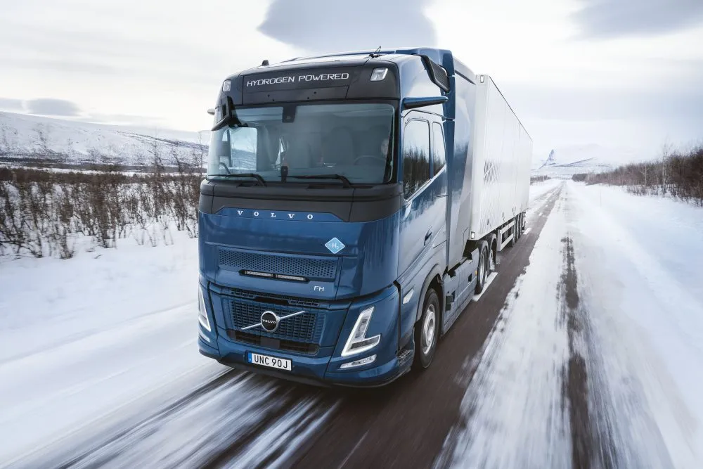 Volvo hydrogen truck testing shows where freight decarbonisation is really heading 1 Volvo hydrogen truck testing with hydrogen combustion engine